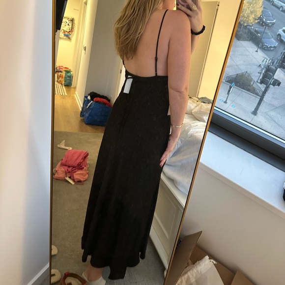 ASTR BLACK SILK MIDI DRESS - Picture 4 of 4